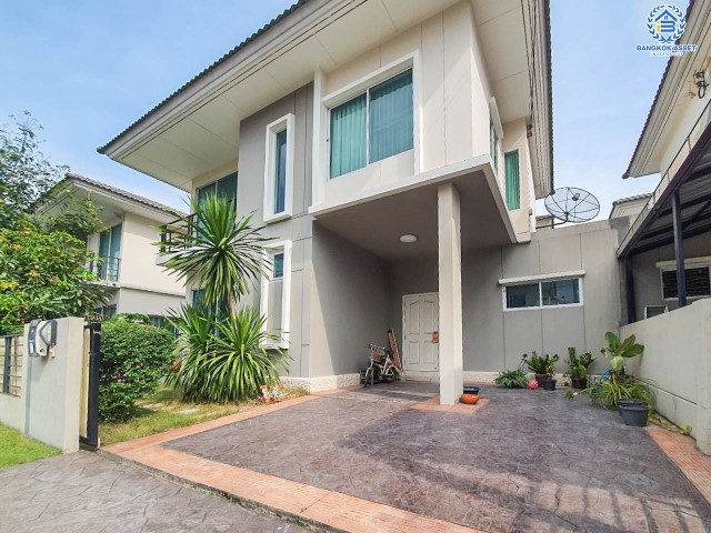 บ้านแฝดมือสองแบรนด์คุณภาพจาก Q.House โครงการ เดอะทรัสต์วิลล์ กาญจนาภิเษก-หทัยราษฎร์  เนื้อที่ 35 ตร.ว. ฟังก์ชัน 3 ห้องนอน 2 ห้องน้ำ บ้านสวยพร้อมเข้าอยู่ แถมเฟอร์นิเจอร์+ เครื่องปรับอากาศ 2 เครื่อง  บนทำเลศักยภาพ ที่เชื่อมต่อถนนหลายเส้นทาง เดินทางสะดวก ใกล้ทางด่วน "จตุโชติ"...